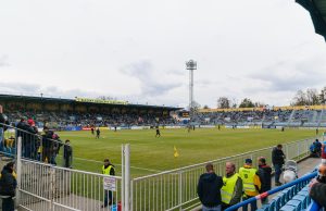 لاعب كرة قدم يصاب بجروح خطيرة بعدما ضربه البرق في التشيك